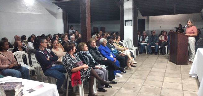 api-modulos/fotos/img/galeria_cat_culturais_528/528/13346/LANÇAMENTO DO LIVRO ENTRELAÇANDO VIDAS E MEMÓRIAS NA TRAVESSIA DO - Copia (18).jpg